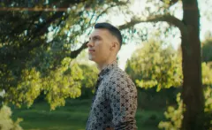Premiera Bayera z nowym hitem „Nie pozwól mi”. Ten tekst o miłości poruszy każdego