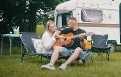 Połączyli reggae z disco polo! Jak wyszło? SOLEO & Singers w premierze Wystarczy, że patrzysz mi w oczy! Ta nowość skradnie serca Polaków?!

