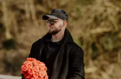 Premiera: Nowy talent w disco polo! MAURI i jego pierwszy singiel ”Zachód Słońca” już podbija serca

