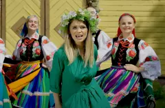 Premiera w sieci! Racisova zaatakowała rynek nowością pt. „Graj, Graj, Graj„! Fani „wyrasta na naszych oczach pionierka„