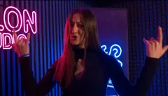 „Halo Mój Książę„ przeróbką HITU disco polo Menelaos! Wapniaczka podbije tym rynek w Polsce i zdeklasuje konkurencje?! 