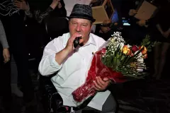 Tragiczna historia zmarłego wokalisty disco polo! Stracił dom, nogi i śpiewał na ulicy! 