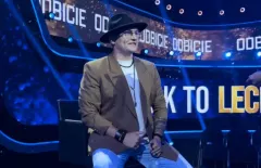 Przemek Gilewicz z Nokautu w TVP! Zaskakujący występ w „Tak to leciało„ – zobacz, jak gwiazdor disco polo poradził sobie w programie!