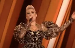 Przepiękna Sylwestrowa stylizacja królowej disco polo. Magda Narożna (Piękni i Młodzi) w oszałamiającej produkcji!
