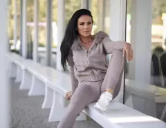 Prześliczna gwiazda disco polo kusi zgrabnymi ciałem! Uwagę zwracają Jej piękne, długie nogi!  