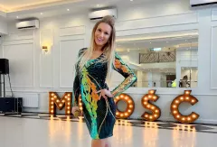 Prześliczna wokalistka disco polo odsłoniła zgrabne nogi! Gorące kadry rozpalają zmysły!