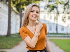 Hot! Prześliczna wokalistka disco polo kusi w bardzo krótkich szortach! Widok zapiera dech w piersiach! 