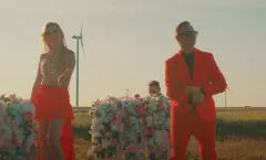 „Przy mnie bądź„ – przepiękna ballada zespołu MIG z Dorotą w roli wokalistki! Zobacz, dlaczego wszyscy o niej mówią!
