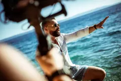Znany artysta disco polo odsłonił kulisy nowej produkcji! To będzie typowo wakacyjna nowość prosto z Chorwacji! Armando zaskoczy tym fanów?! 