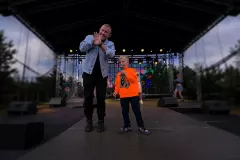 Publiczność w Świebodzicach oszalała na punkcie Marcelka. Syn Dawida Narożnego zaśpiewał „Jesteś taka słodka"