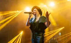 Utalentowana wokalistka disco polo Racisova dała czadu na Juwenaliach! Był ogień! Zobacz materiał! 