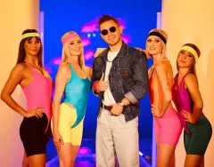 Rewelacyjna premiera znanej formacji Masters podbija rynek disco polo. Utwór pod tytułem ”W stronę Słońca” nawiązuje do początków disco! 