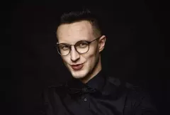 Rodzinne chwile uwielbianego gwiazdora disco polo! Kuba Urbański - Playboys pokazał się ze swoją mamą! Podobieństwo jest uderzające!