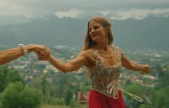 „Rumiane policzki" już na YouTube. Paolla Sofia prezentuje najnowszą autorską piosenkę