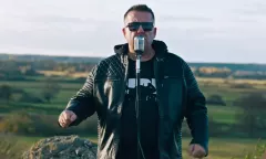 Sami Swoi z Białegostoku "Do przodu" debiutują z pierwszym klipem w karierze