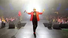 Scena pod artystą disco polo prawie zapłonęła! Paweł Dudek – Czadoman zagrał wyjątkowy koncert dla warszawskiej publiczności!