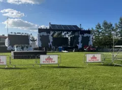 Scena w Iłowie już gotowa. XXVI Wielkie Pożegnanie Lata rusza jutro, zagra plejada gwiazd disco polo