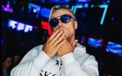 Skolim chwycił mikrofon i zaśpiewał góralski hit z Baciarami. Tłum w Rzeszowie oszalał! | VIDEO