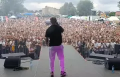 Skolim zakorkował miasto?! Setki fanów, ulice nieprzejezdne! Co tam się działo! Tłumy na koncercie w Miastkowie
