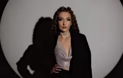 Skynova z rekordowym hitem "Amor de Fuego" – licznik wyświetleń pędzi jak szalony