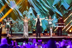 Sławomir i Kajra zaśpiewali swój najnowszy singiel pt. „Kolorowy film„ na Sylwestrze w Zakopanem! | VIDEO