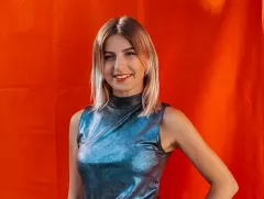 Śliczna gwiazdeczka disco polo kusi zgrabnymi nogami! Fani zachwyceni tym co zobaczyli! 