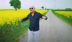 Soni powraca z nowym hitem: „Syreni śpiew„! Zobacz nowość!