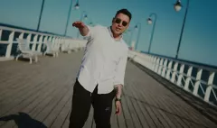 Spektakularna muzyczna metamorfoza MiłegoPana szokuje fanów! Czy gwiazdor porzuci disco polo?! W sieci nowość od Kouchiego pt. „Burza”.