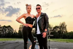 Stało się! Piękni i Młodzi Magdalena Narożna oraz Playboys z nowością: Potężne połączenie w nowym teledysku! Przebiją „Wyśmienicie„?!