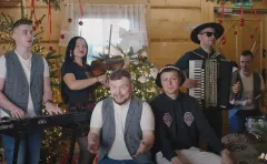 Świąteczna niespodzianka od zespołów Capella i Mr. Góral: wyjątkowa pastorałka w góralskim klimacie

