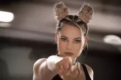 Sylwia Morcinek z zespołu Weź Nie Pytaj w nietypowej sesji! Podziemny parking i spontaniczne zdjęcia zaskakują fanów!

