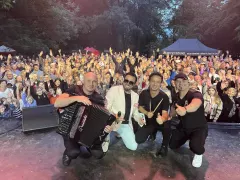 Szaleństwo na Koncercie Andre w miejscowości Mikstat! Tłumy i wielki tort! Zobaczcie zdjęcia i video!

