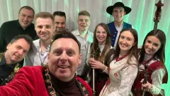 Szalony Drużba i NaObyrtke zachwycają wspólnym wykonaniem „Hej kolęda kolęda”!

