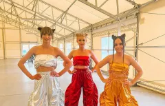 Szokujące stroje w disco polo! Zespół Szpilki opanował scenę swoimi niecodziennymi stylizacjami!