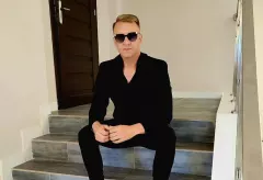 Szybkie samochody i piękne kobiety! Gwiazdor disco polo promuje nową produkcję! To będzie nowy HIT?! 