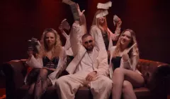 Szymon Samulak ma hit lata. „Viral" rozjeżdża YouTube i zbiera lawinę komentarzy słuchaczy
