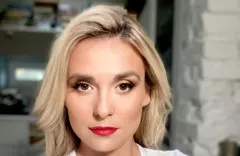 Tak kuszącej Kajry jeszcze nie widzieliście! Żona Sławomira zachwyca  w łóżkowej scenerii w czerwonej bieliźnie!! 