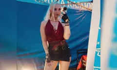 Tak teraz wygląda Natalia Siemieniecka z duetu XOXO. Platynowy blond i skórzana mini