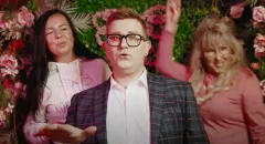 Kokardy wrócą do mody dzięki disco polo?! Bartosz Jagielski zaskakuje premierą „A ja kocham Kokardeczki„