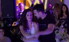 Taniec pary młodej podbija serca internautów! Wygląda to fenomenalnie!