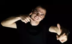 Wokalista disco polo zaskoczył premierą pt. „Selfie„! Artysta szczerze opowiedział o planach zawodowych „nie chcę oszukiwać fanów„
