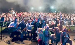 Tłumy na koncercie kapeli Roy w Woli Rzeczyckiej! Góralskie rytmy disco polo HITEM wśród Polaków?! 