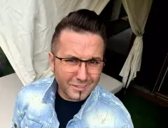 Tłumy na koncercie popularnego gwiazdora disco polo! Scena pod nim prawie zapłonęła! 