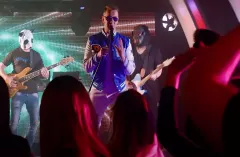 To nowy imprezowy hit disco polo?! Grupa News zaskoczyła clubową premierą pt. ”Vixa”! Internauci zachwyceni nowością! 