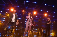 Troje znanych gwiazdorów disco polo połączyło swoje siły! Defis, Playboys oraz Dejw odświeżyli topowy utwór z lat 90-tych! 