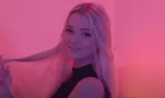 Urocza blondynka zachwyca w disco polo! Nowość rozpali zmysły internautów?!