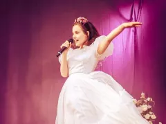 Sanah zaśpiewała wielki biesiadny hit disco polo! Jej wykonanie podbija internet | VIDEO