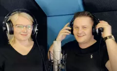 Uwielbiany gwiazdor disco polo zabiera słuchaczy w muzyczną podróż w czasie! Brawurowe wykonanie znanego hitu z lat 90-tych brzmi lepiej niż oryginał?! 