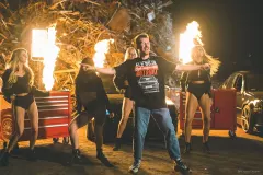 „Volkswagen z Hagen„ nowym hitem disco polo?! Grupa Faster zaskoczyła premierą Fani „Odpalili i rozje**  i ten styl„