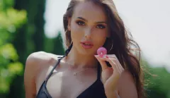 Wakacyjna premiera znanych gwiazdorów disco polo podbija sieć! Artyści stworzyli hit, przy którym nogi same rwą się do tańca!